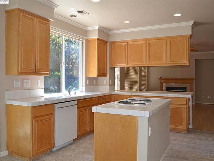 2862 Meredith Ct, Tracy, CA | Glenbrook. Photo 10 of 30