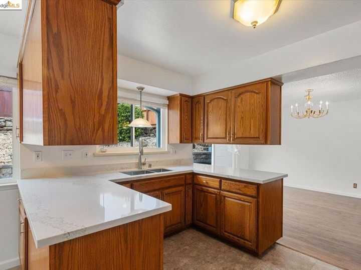 3083 Malcolm Ave, Oakland, CA | Chabot Highlands. Photo 9 of 32