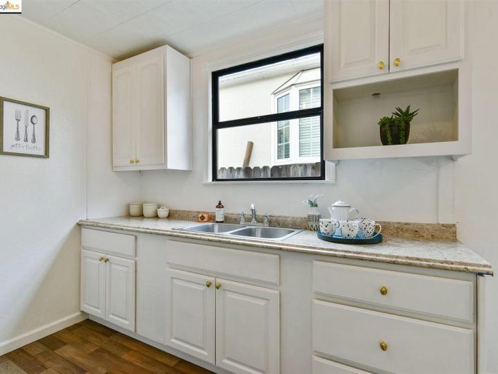 3221 Millsview Ave, Oakland, CA | Maxwell  Park. Photo 14 of 38