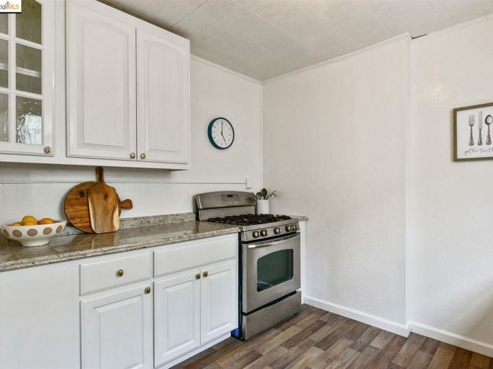 3221 Millsview Ave, Oakland, CA | Maxwell  Park. Photo 15 of 38