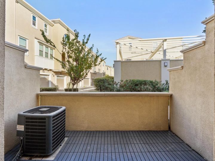 336 Expedition Ln, Milpitas, CA, 95035 Townhouse. Photo 16 of 35
