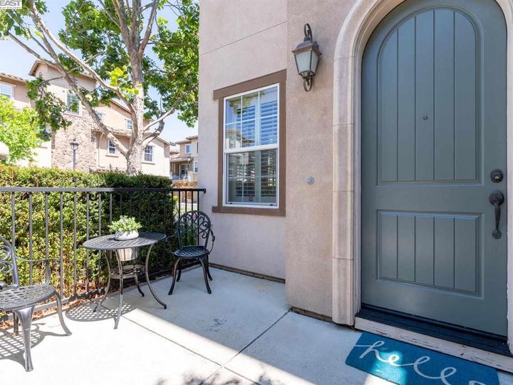 34160 Via Lucca, Fremont, CA, 94555 Townhouse. Photo 3 of 35