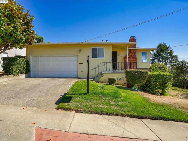 3473 Brookdale Blvd, Castro Valley, CA | Lake Chabot. Photo 1 of 25