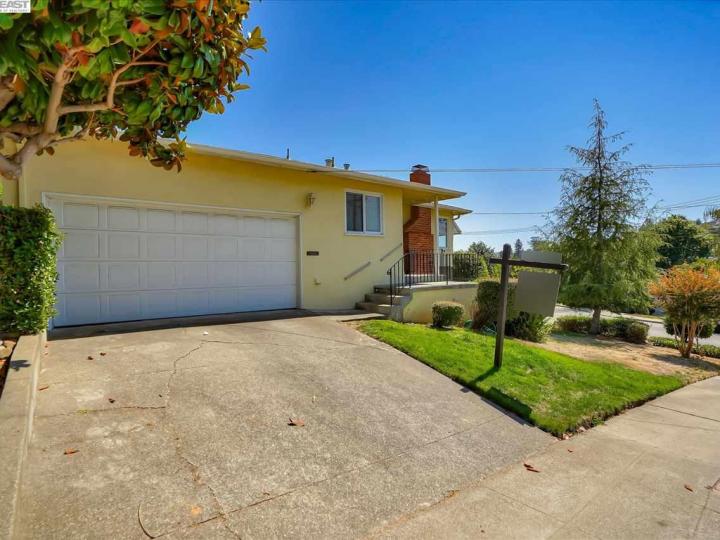 3473 Brookdale Blvd, Castro Valley, CA | Lake Chabot. Photo 2 of 25