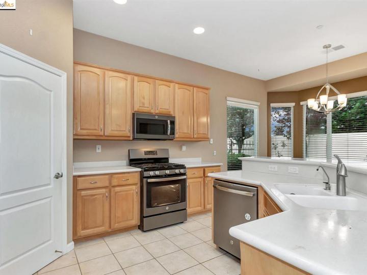 369 St Claire Ter, Brentwood, CA | Summerset 4. Photo 12 of 32