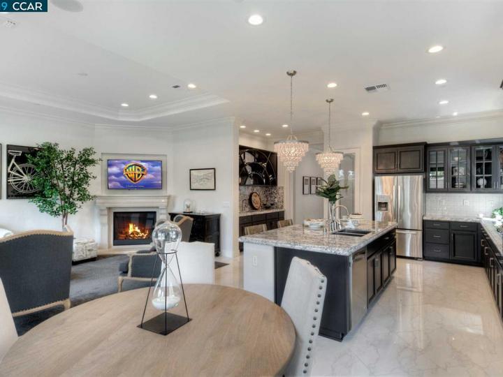 370 Fletcher Ln, Brentwood, CA | Brentwood. Photo 2 of 5
