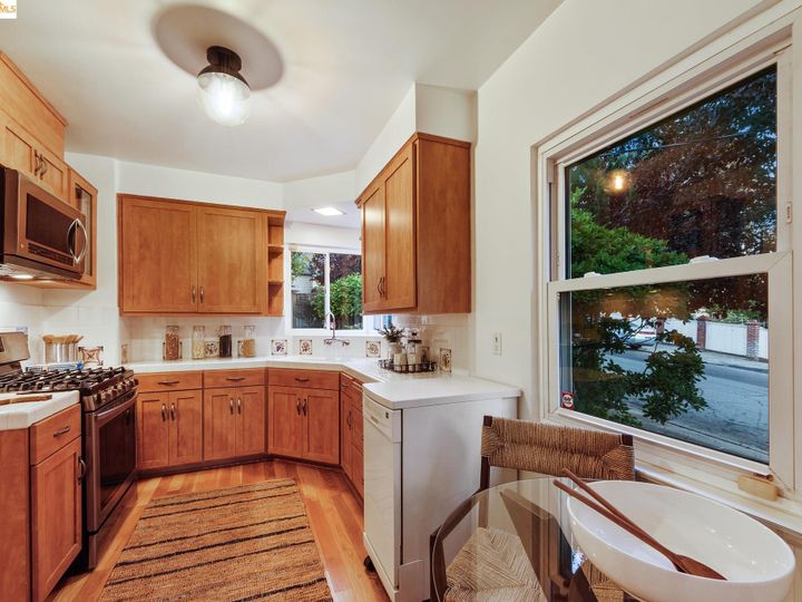 3800 Silverwood Ave, Oakland, CA | Dimond District. Photo 17 of 40