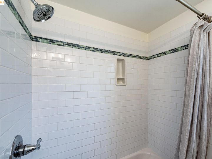 3800 Silverwood Ave, Oakland, CA | Dimond District. Photo 23 of 40