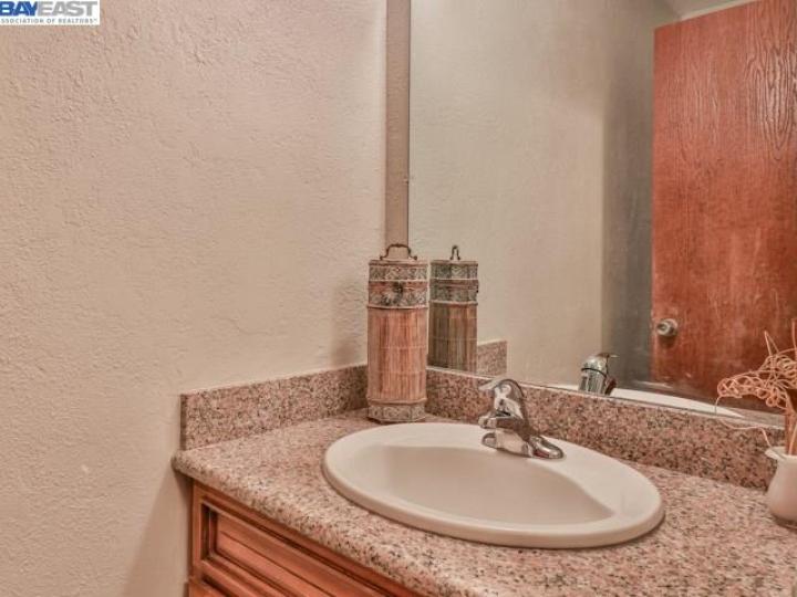 3977 Great Salt Lake Ter, Fremont, CA, 94555 Townhouse. Photo 14 of 29