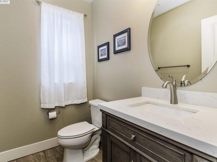 3999 Clare St, Dublin, CA, 94568 Townhouse. Photo 27 of 30