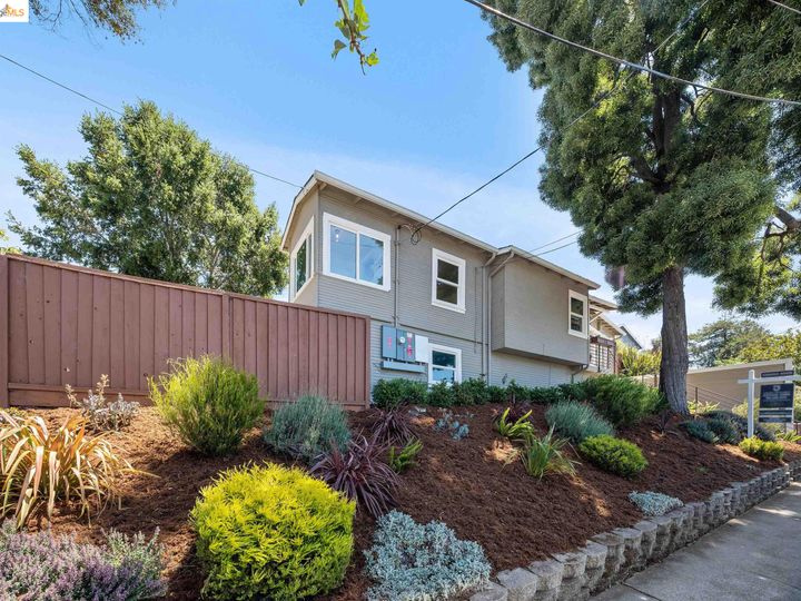 4056 Loma Vista Ave, Oakland, CA | Redwood Heights. Photo 12 of 48