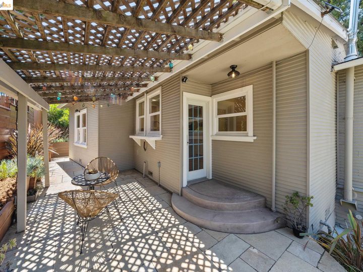 4056 Loma Vista Ave, Oakland, CA | Redwood Heights. Photo 14 of 48