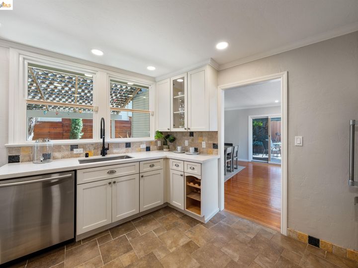 4056 Loma Vista Ave, Oakland, CA | Redwood Heights. Photo 22 of 48