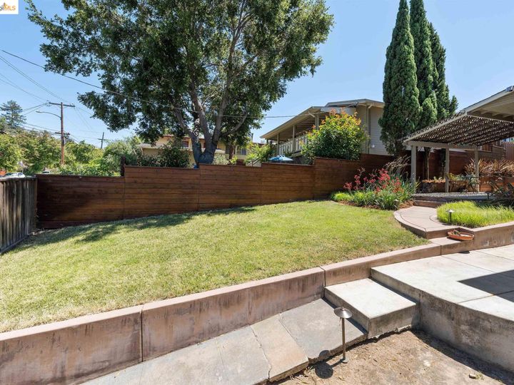 4056 Loma Vista Ave, Oakland, CA | Redwood Heights. Photo 32 of 48