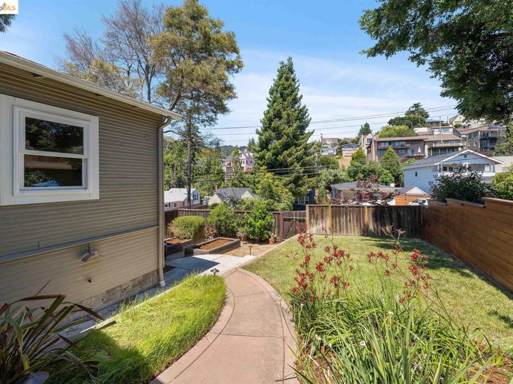4056 Loma Vista Ave, Oakland, CA | Redwood Heights. Photo 33 of 48