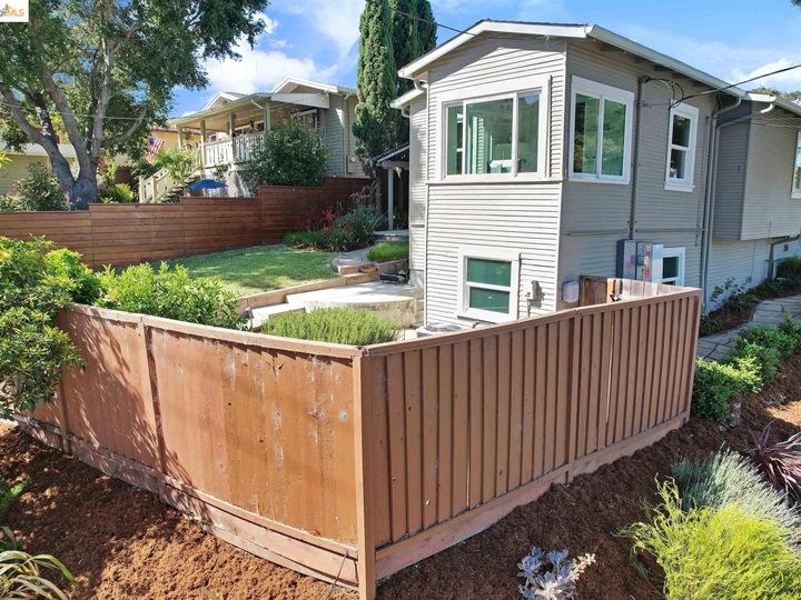 4056 Loma Vista Ave, Oakland, CA | Redwood Heights. Photo 42 of 48