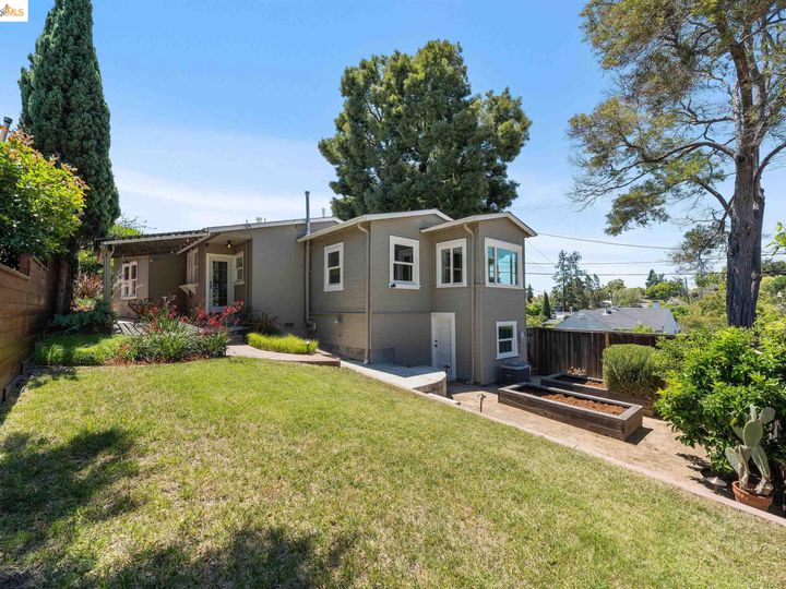 4056 Loma Vista Ave, Oakland, CA | Redwood Heights. Photo 8 of 48