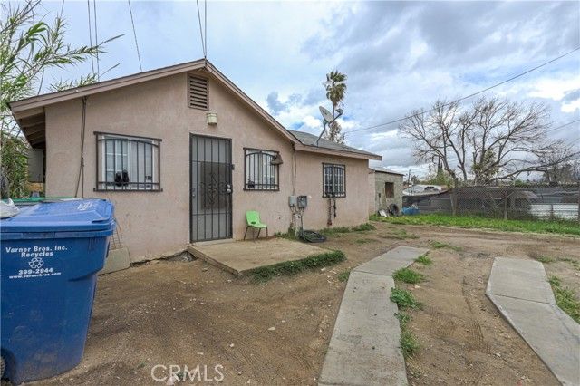 413 Crawford St Bakersfield CA Multi-family home. Photo 1 of 21