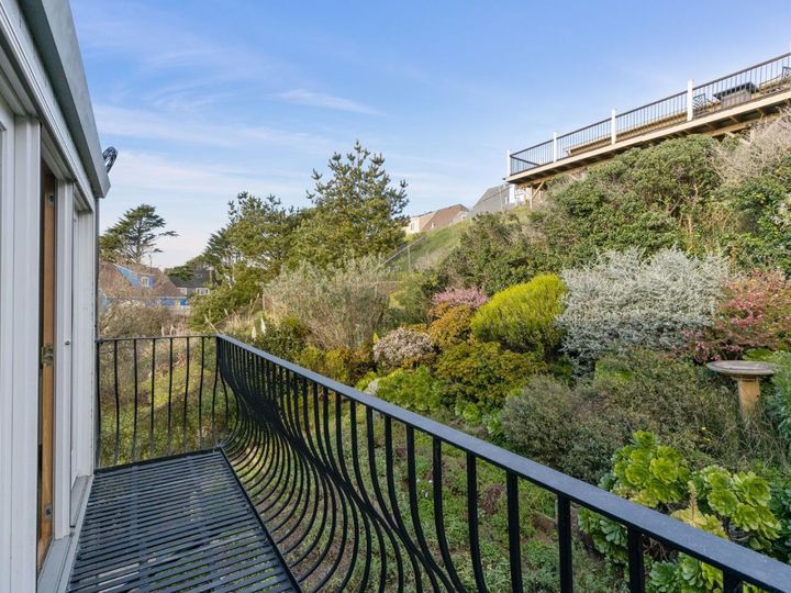 417 Heathcliff Dr, Pacifica, CA | . Photo 18 of 36