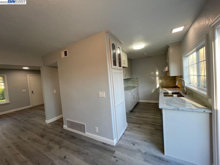4196 Asimuth Cir, Union City, CA, 94587 Townhouse. Photo 12 of 22