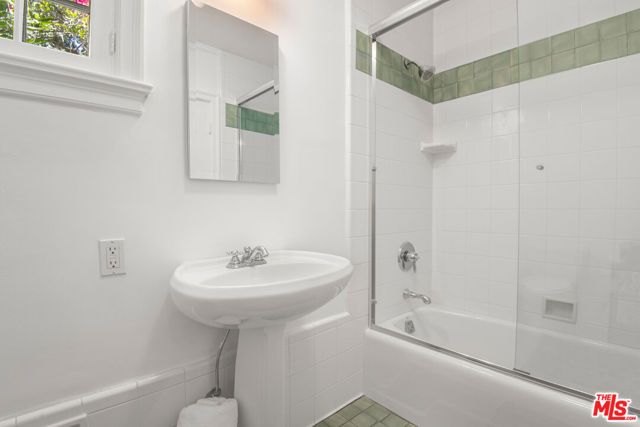 4803 Cromwell Ave, Los Angeles, CA | . Photo 33 of 52