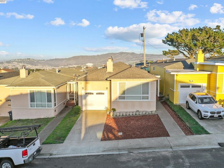 51 Oceanside Dr, Daly City, CA | Daly City. Photo 2 of 21