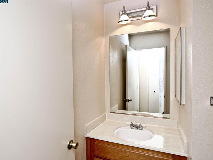 5276 Pebble Glen Dr, Concord, CA, 94521 Townhouse. Photo 12 of 28