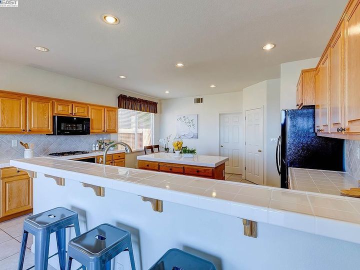 5306 Fairweather Ct, Castro Valley, CA | 5 Canyons. Photo 11 of 40