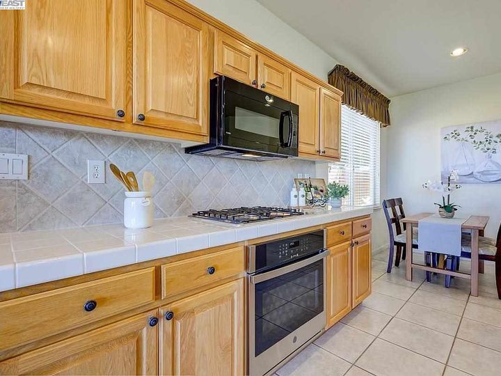 5306 Fairweather Ct, Castro Valley, CA | 5 Canyons. Photo 12 of 40