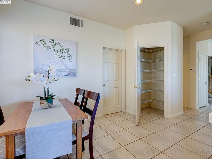 5306 Fairweather Ct, Castro Valley, CA | 5 Canyons. Photo 15 of 40