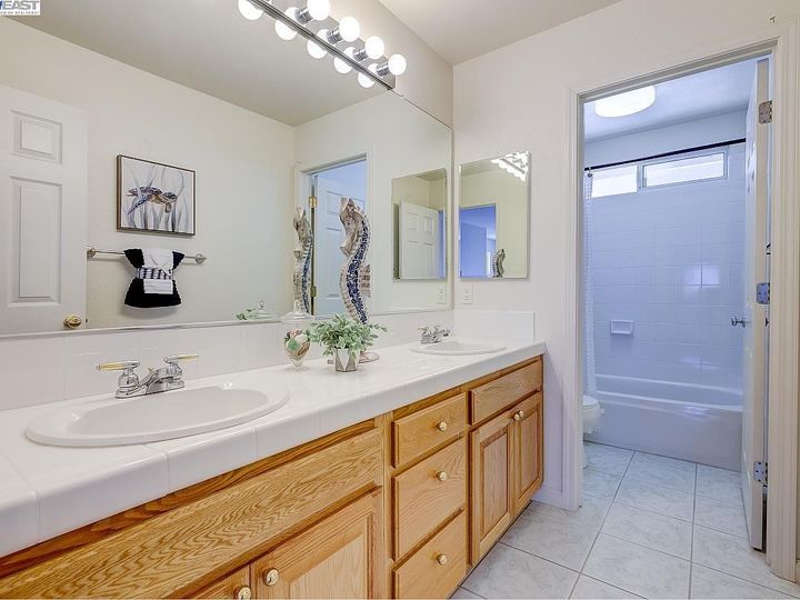 5306 Fairweather Ct, Castro Valley, CA | 5 Canyons. Photo 24 of 40