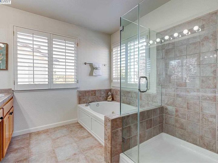 5306 Fairweather Ct, Castro Valley, CA | 5 Canyons. Photo 29 of 40