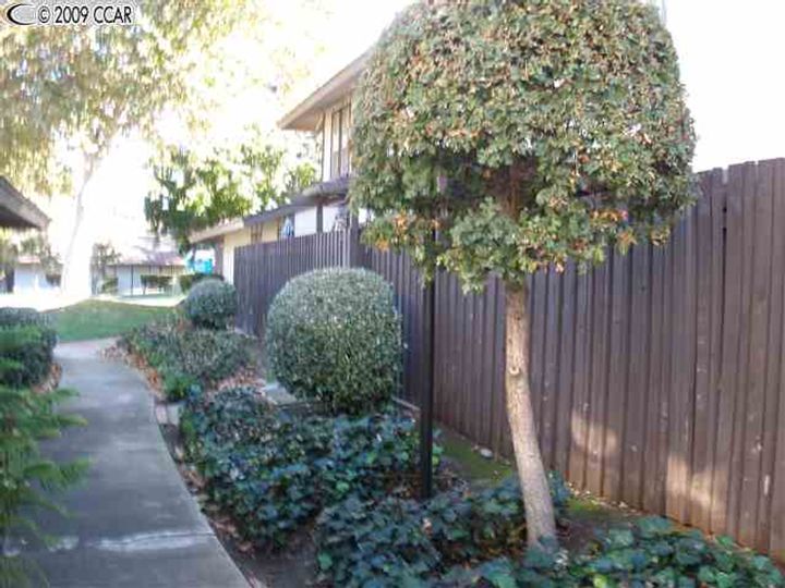 Rental 5456 Roundtree Dr unit #D, Concord, CA, 94521. Photo 8 of 9