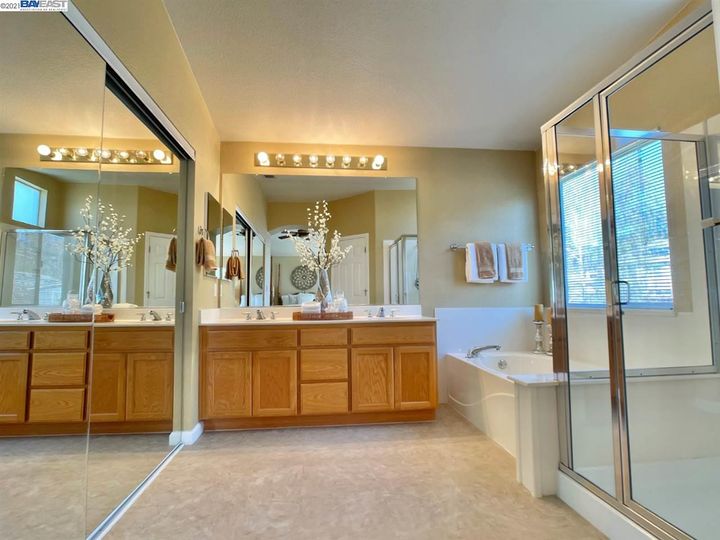 5538 Gold Creek Dr, Castro Valley, CA | 5 Canyons. Photo 24 of 38