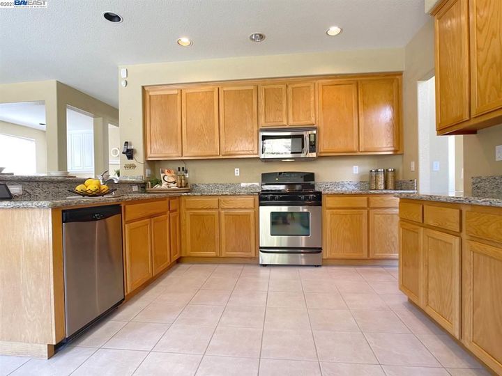 5538 Gold Creek Dr, Castro Valley, CA | 5 Canyons. Photo 8 of 38