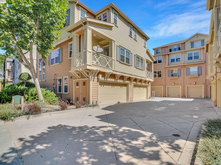 6158 Old Quarry Loop, Oakland, CA, 94605 Townhouse. Photo 1 of 29