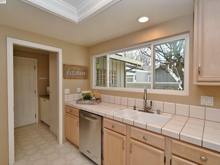 643 Silver Lake Dr, Danville, CA, 94526 Townhouse. Photo 19 of 59