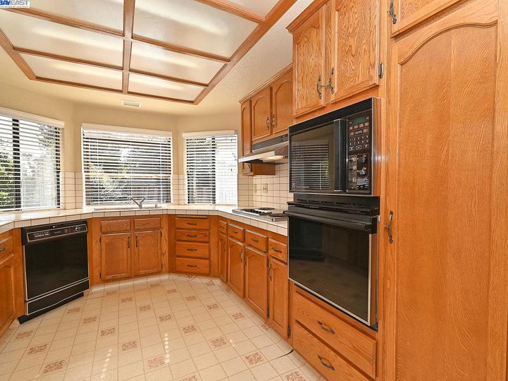 6445 Boone Dr, Castro Valley, CA | Palomares Hills. Photo 21 of 60