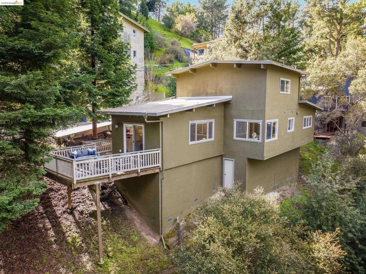 6465 Westover Dr, Oakland, CA | Piedmont Pines. Photo 1 of 31