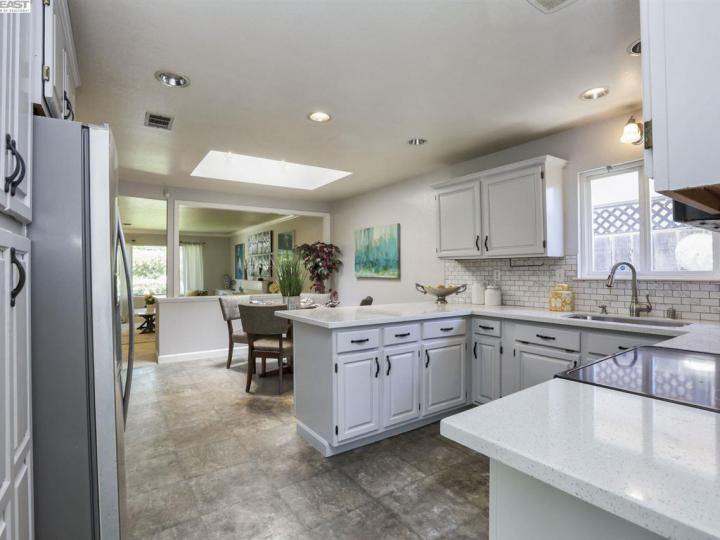 647 Lonsdale Ave, Fremont, CA | Warm Springs. Photo 10 of 24