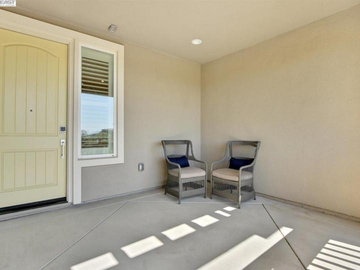 6932 Stags Leap Ln, Dublin, CA, 94568 Townhouse. Photo 4 of 33