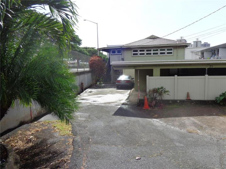 71 Kauila St Honolulu HI Multi-family home. Photo 1 of 1