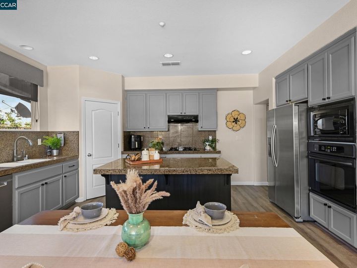 720 Bentley Ct, Brentwood, CA | Shadow Lakes. Photo 13 of 40