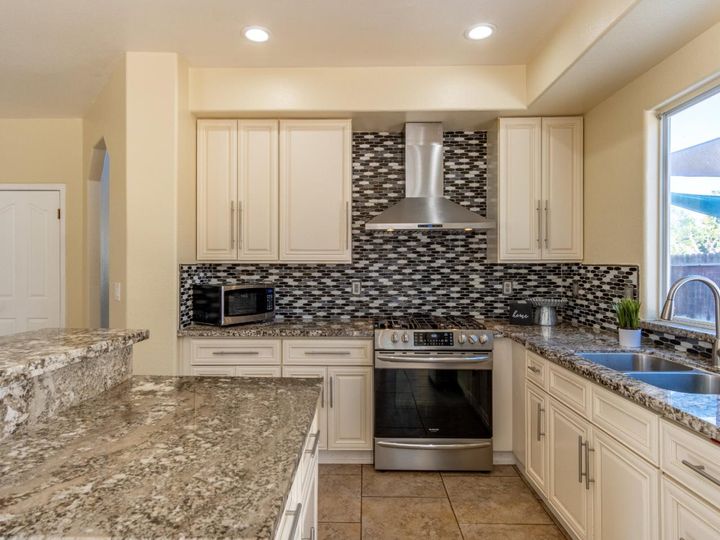 760 Talbot Dr, Hollister, CA | . Photo 18 of 31