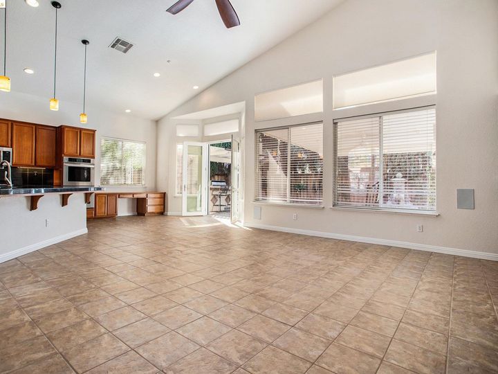 992 Country Glen Ln, Brentwood, CA | Brentwood. Photo 18 of 60