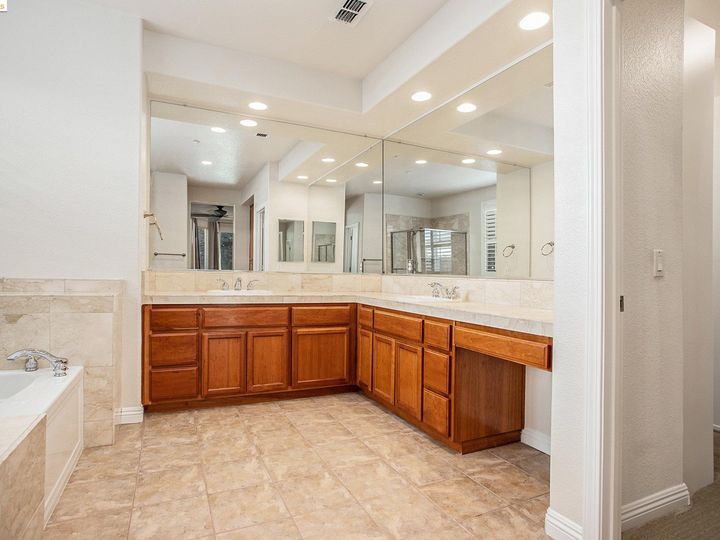992 Country Glen Ln, Brentwood, CA | Brentwood. Photo 27 of 60