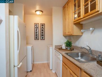 Lakeview condo #. Photo 6 of 23