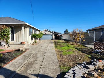 1231 Hillcrest Ave, Antioch, CA | . Photo 3 of 10
