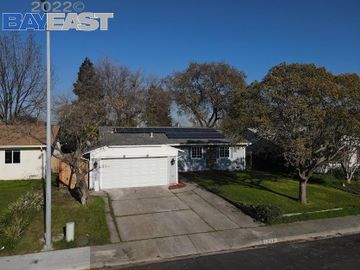 1239 Devonshire Dr, Vacaville, CA | . Photo 3 of 12
