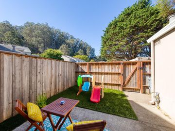 1281 Rosita Rd, Pacifica, CA, 94044 Townhouse. Photo 4 of 17